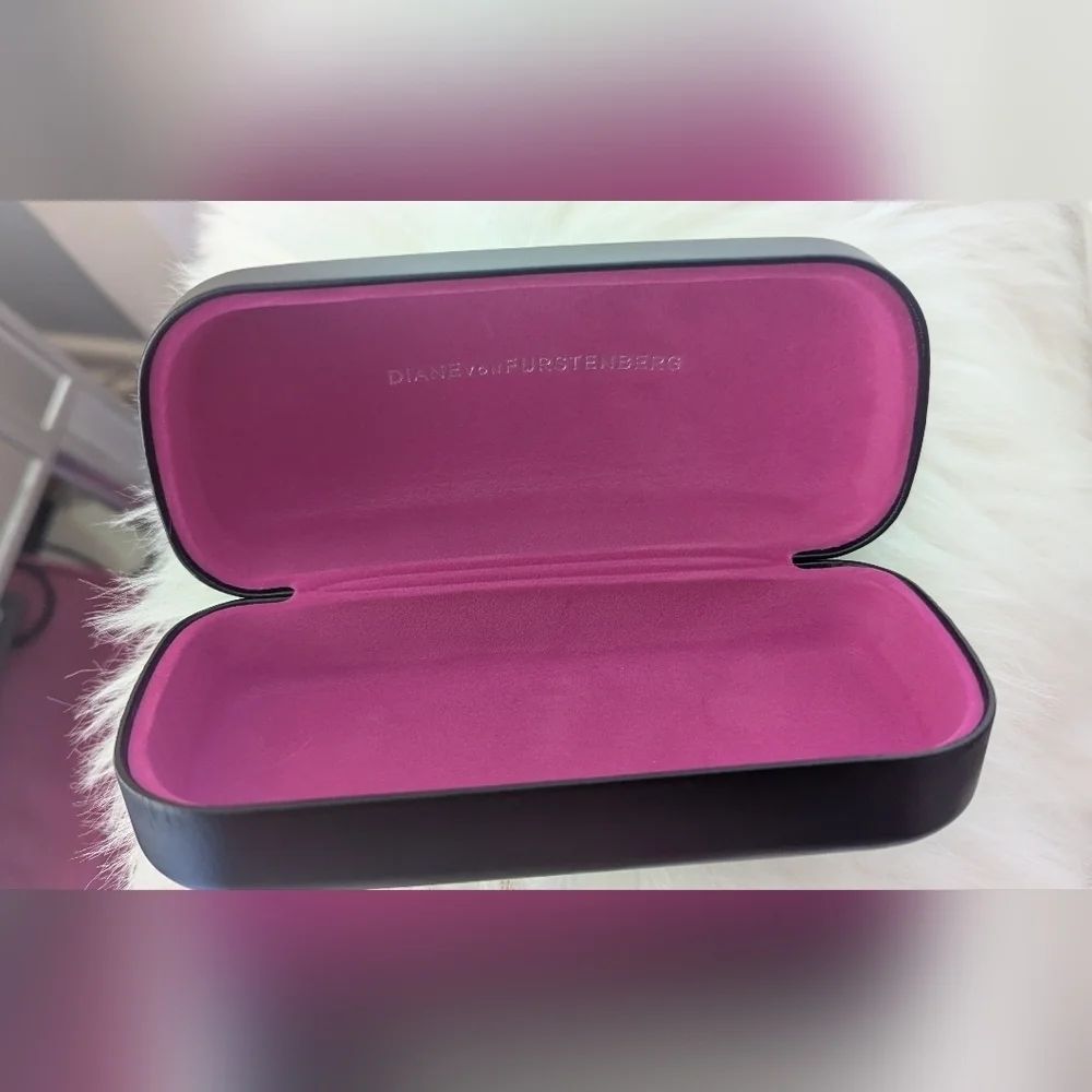 Diane Von Furstenberg  Eye Glass Case